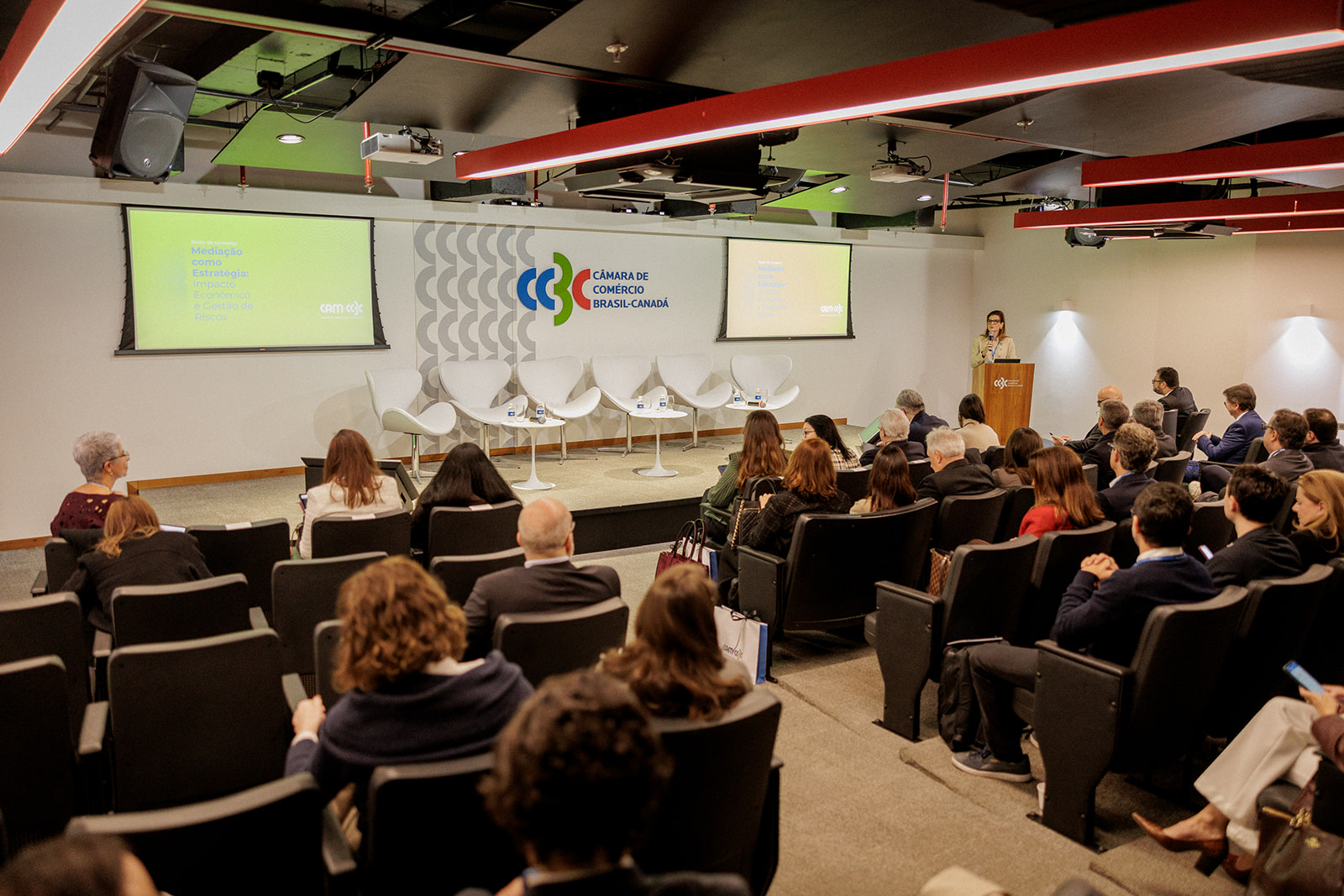 Mediação como Estratégia: Impacto Econômico e Gestão de Riscos