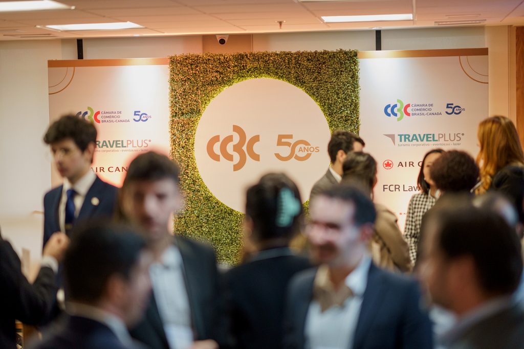 Utilize plataformas online de networking