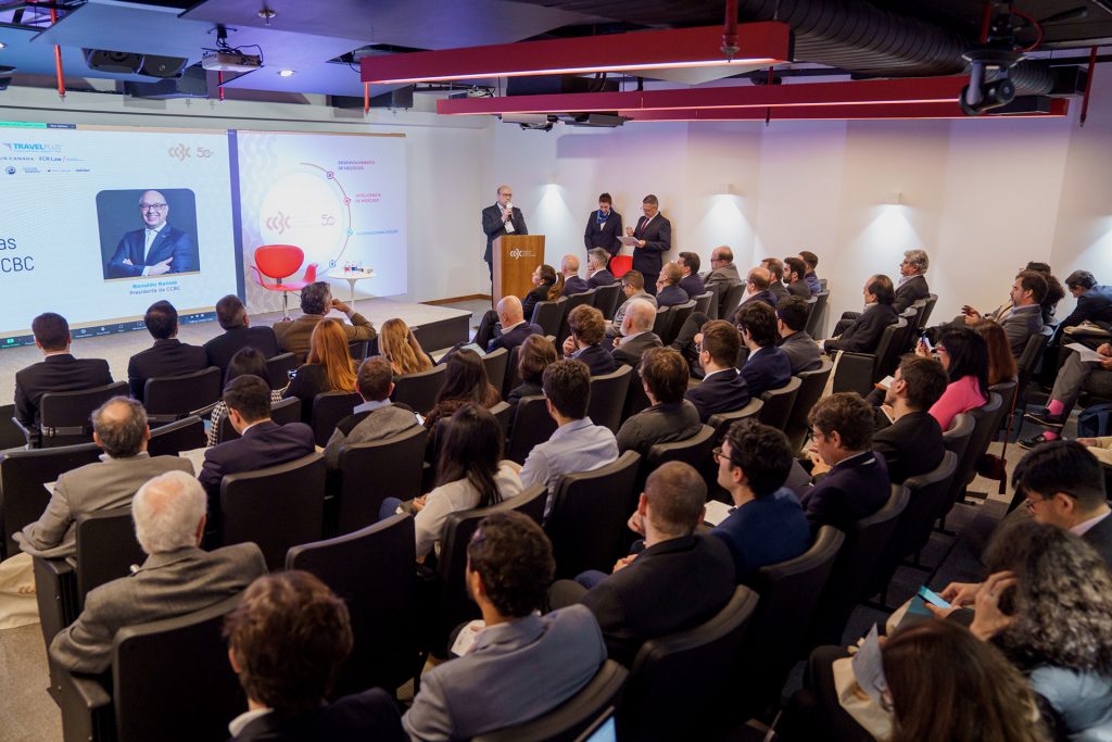 Webinars e seminários: aprofundando o conhecimento e conectando empresas