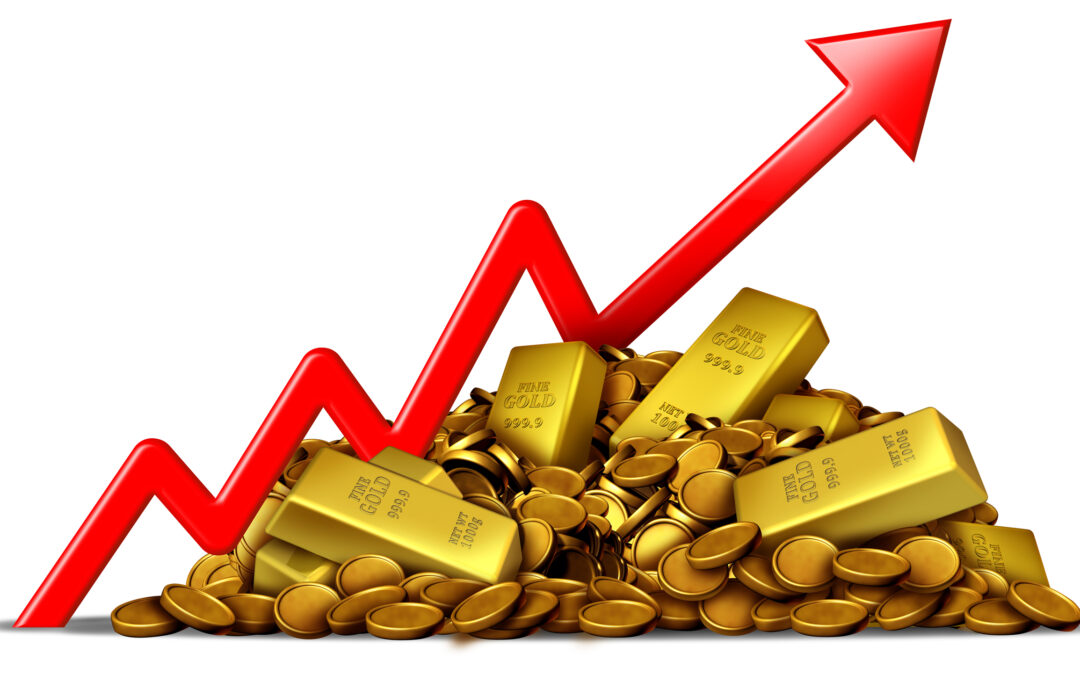 Barras de ouro empilhadas com seta vermelha apontando para cima, simbolizando crescimento do minério no mercado.