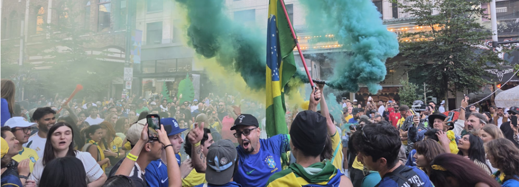Torcedores brasileiros durante o jogo do Brasil, em Vancouver
