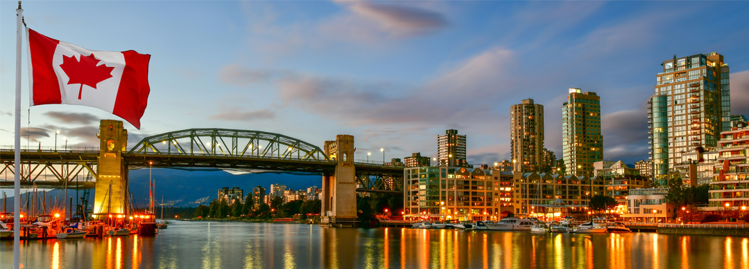 Bandeira do Canadá em vista da ponte de Granville